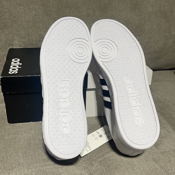 ❌SOLD❌🥰🥰Adidas Baseline K Sneakers🥰🥰 - Picture 7 of 8